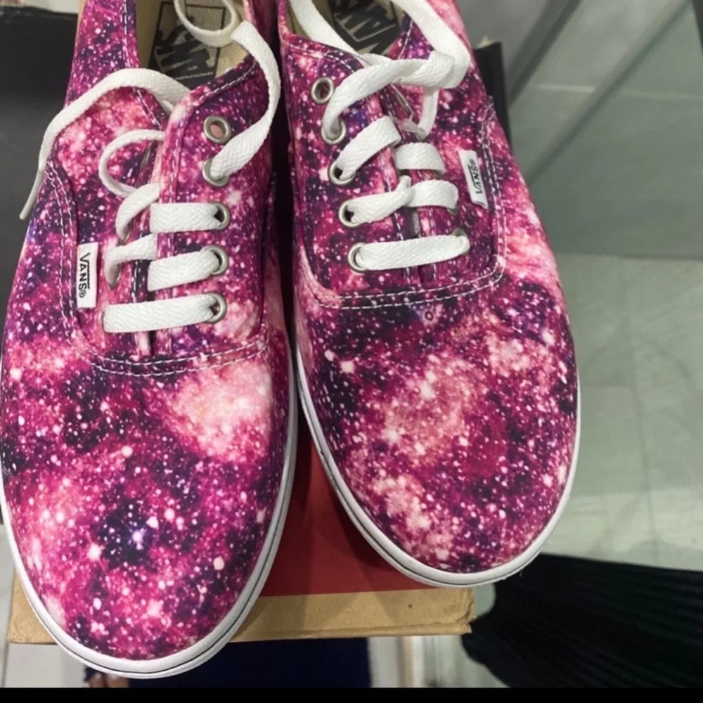 vans - Picture 2 of 6